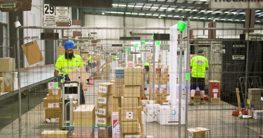 warehouse employees for dispatching sorting packages